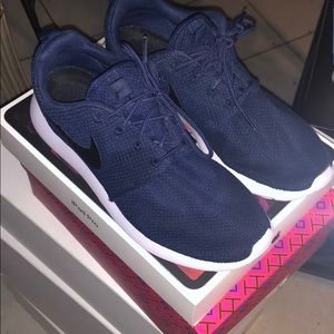 Used Authentic Nike Roshe Run